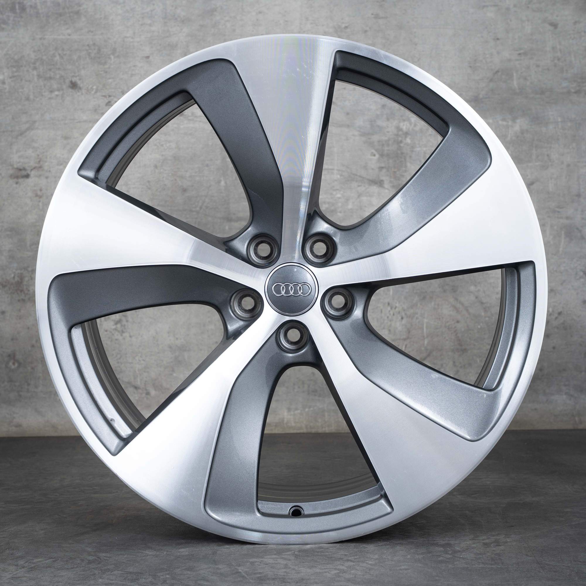 Oryginał Audi Q7 SQ7 felgi 21 cali 4M koła letnie turbina wzór 4M0601025E tytan polerowane