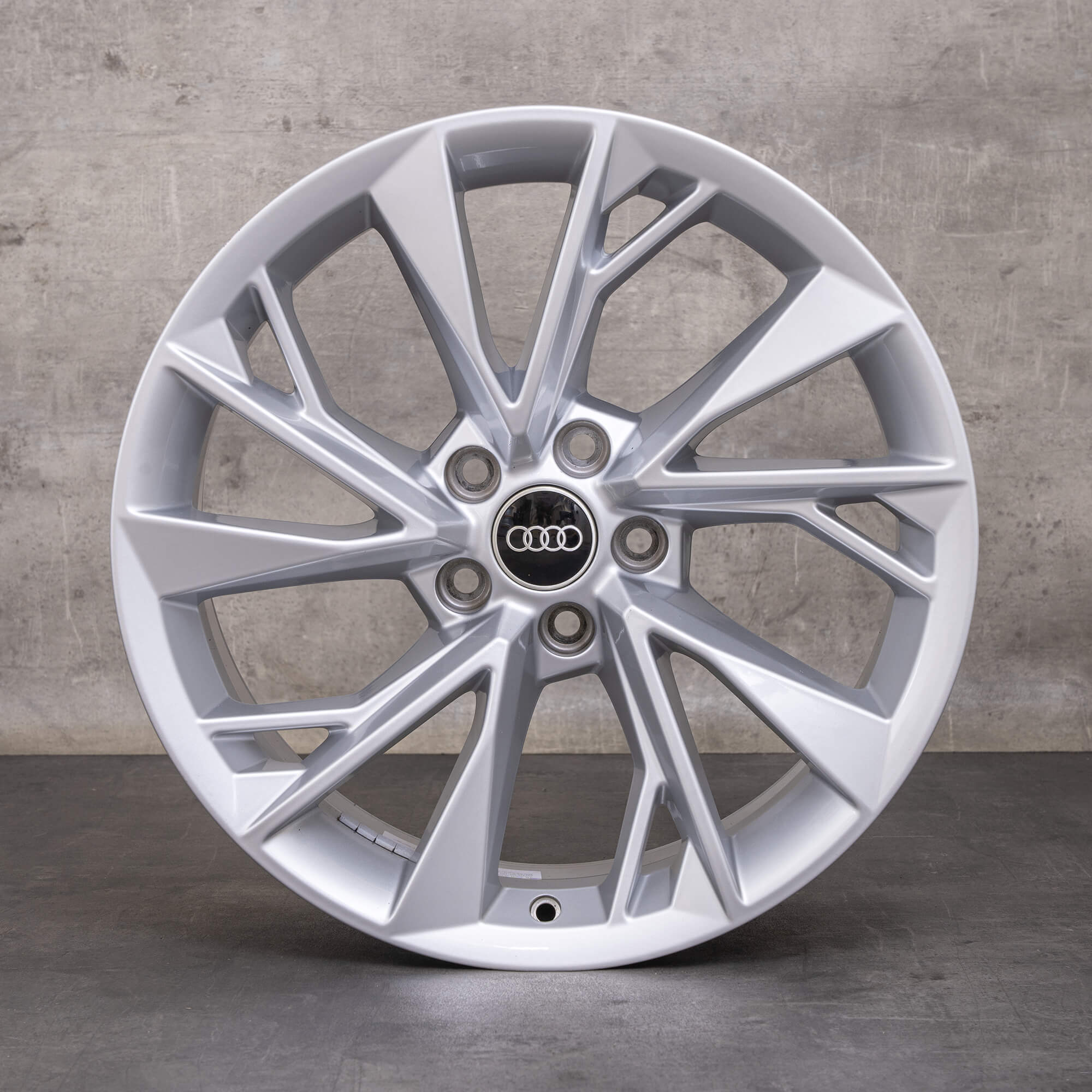 Originele Audi A5 S5 velgen 18 inch 8W B9 F5 8W0601025FM zilver