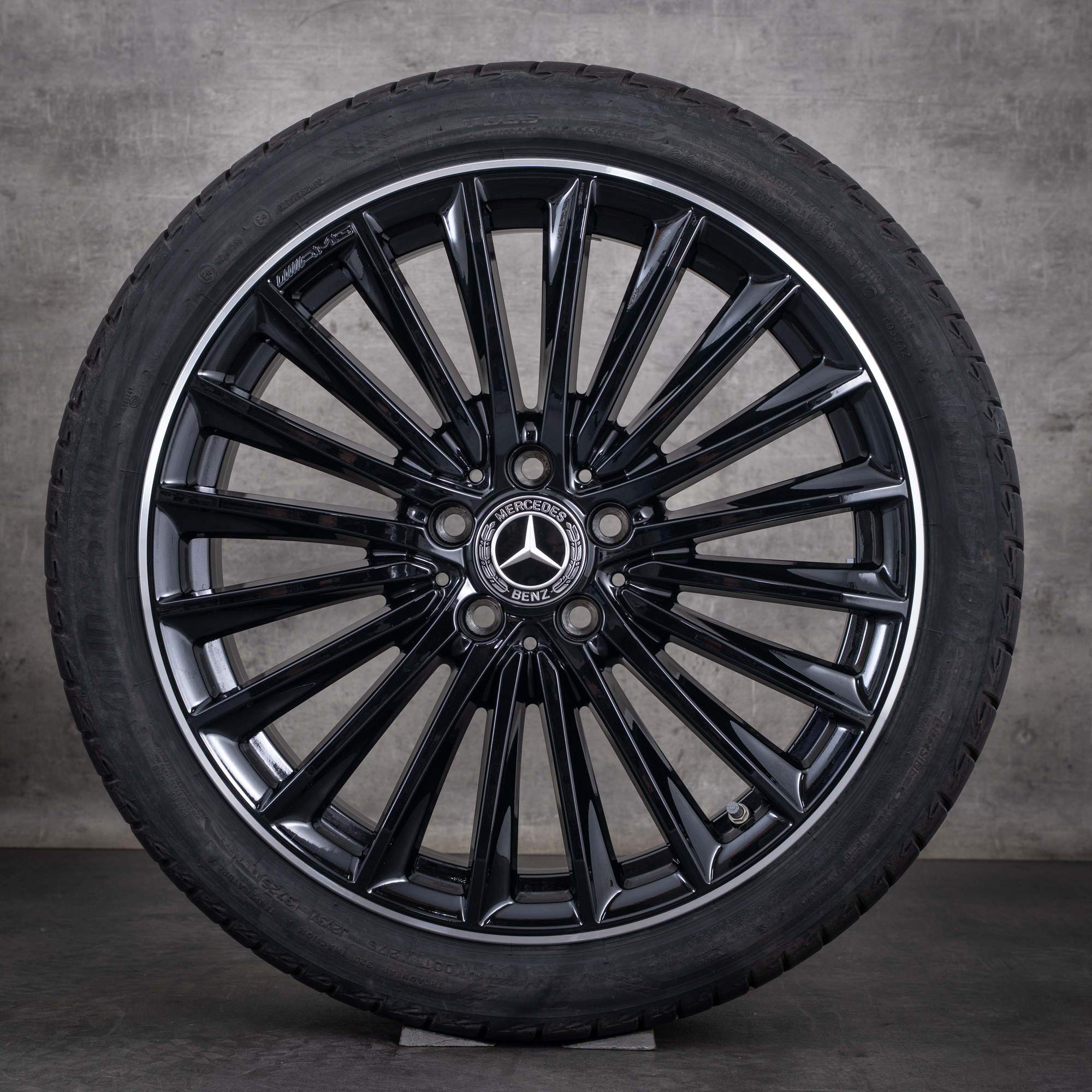 Alkuperäiset Mercedes-Benz A- ja B-sarjan CLA AMG -talvirenkaat 19 tuumaa W177 W247 C118 X118 vanteet A1774014200 diamond cut musta