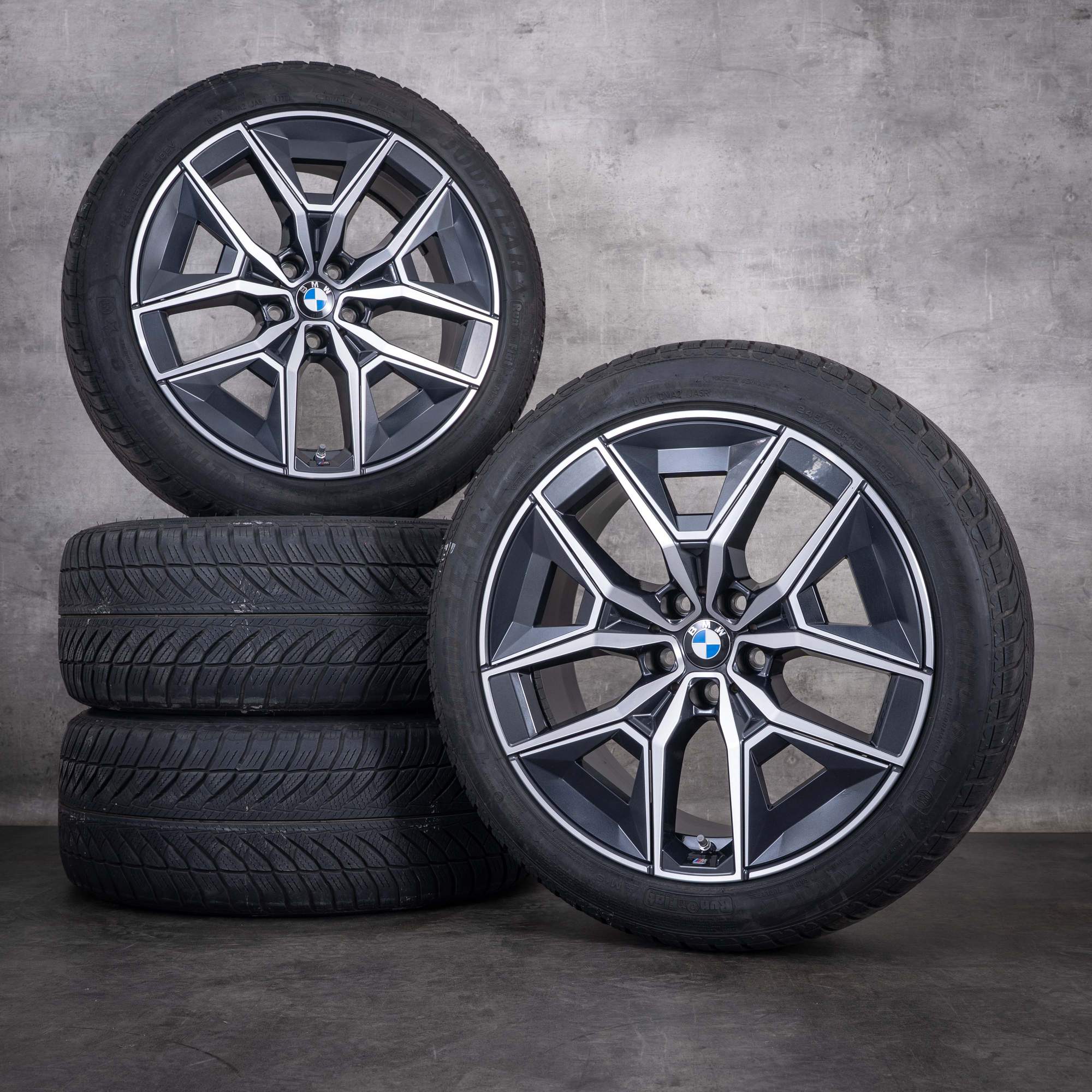 Original BMW 5er i5 Winterräder 19 Zoll G60 G61 Felgen Styling 934 5A324D8 midnight grey glanzgedreht