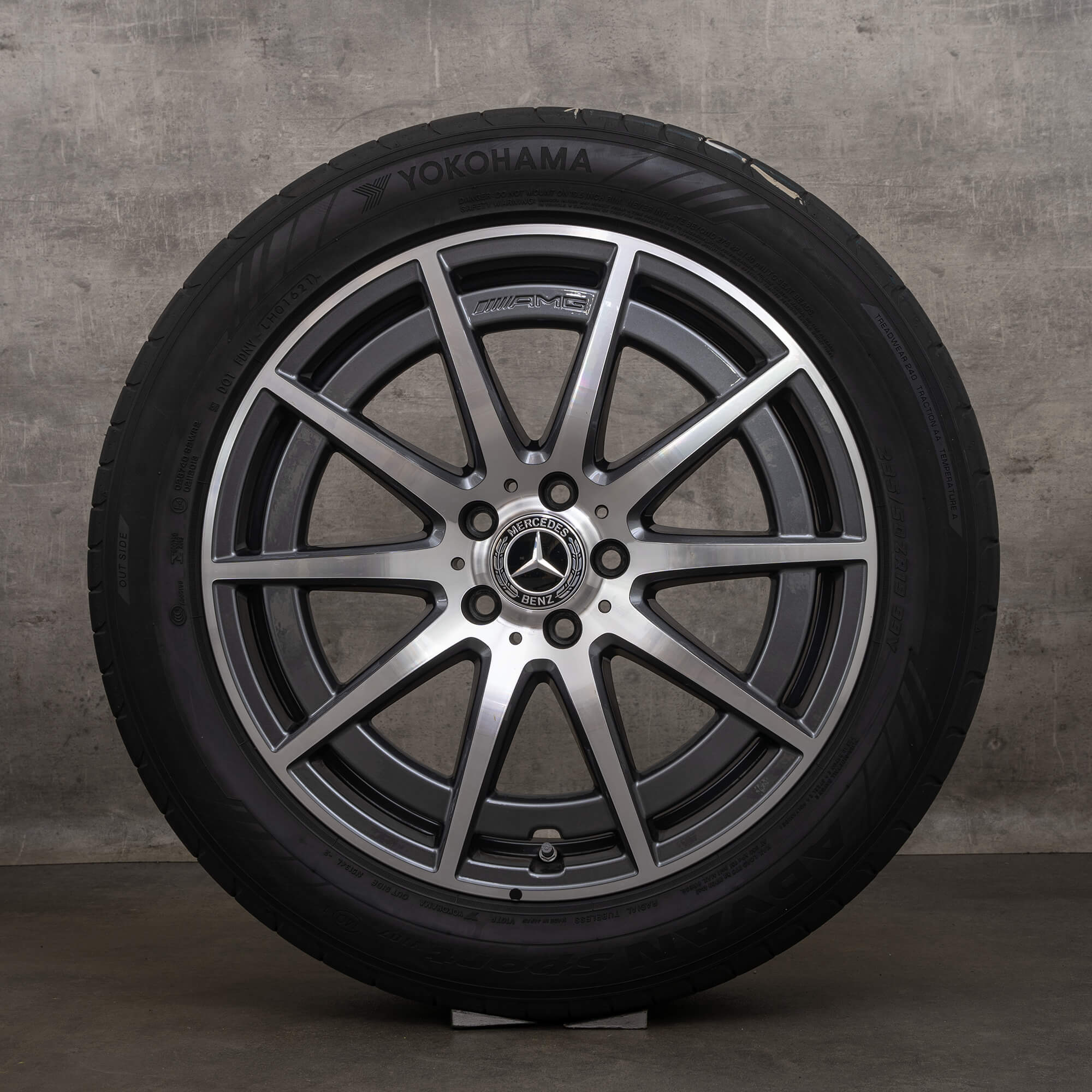Mercedes-Benz AMG ホイールセット 235/50 ZR19 Mercedes-Benz AMG ホイールセット 235/50 ZR19 Mercedes-Benz
