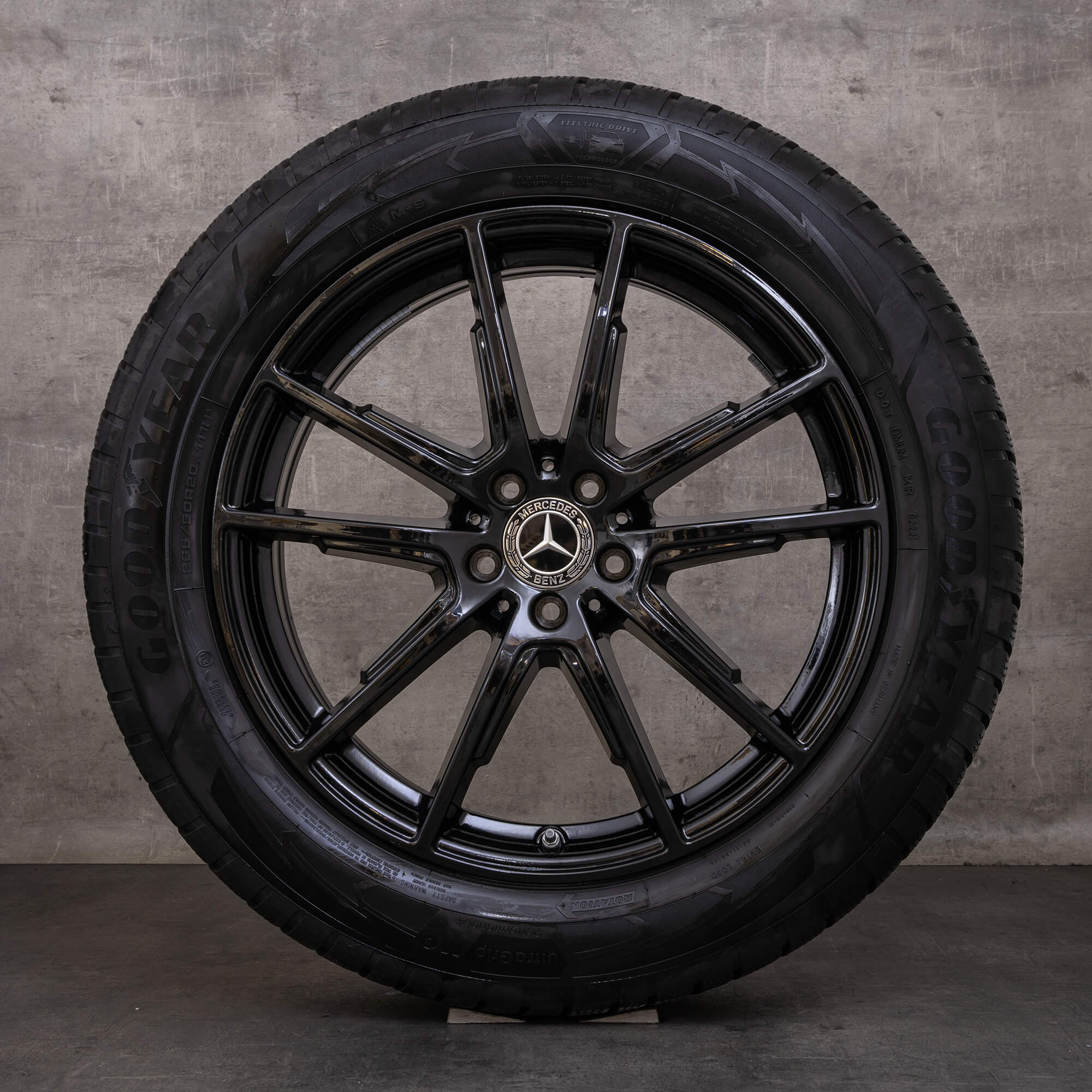 Original zimní pneu s disky Mercedes Benz EQS 20" X296 SUV ráfky na auto A2964010300 černé lesklé NOVÉ