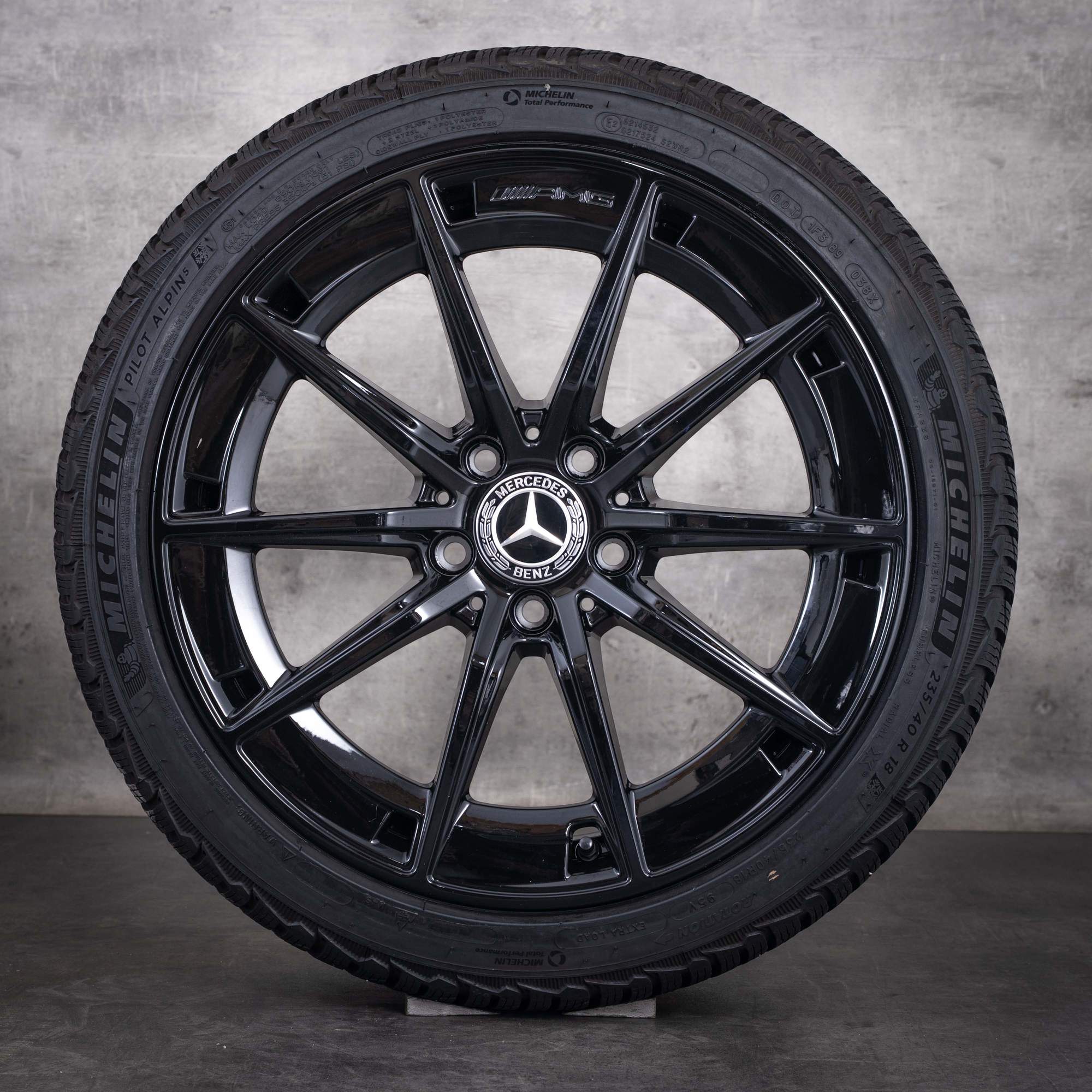 Originale Mercedes-Benz CLA 35 AMG vinterhjul 18 tommer C118-felger A1184010500 svart glans