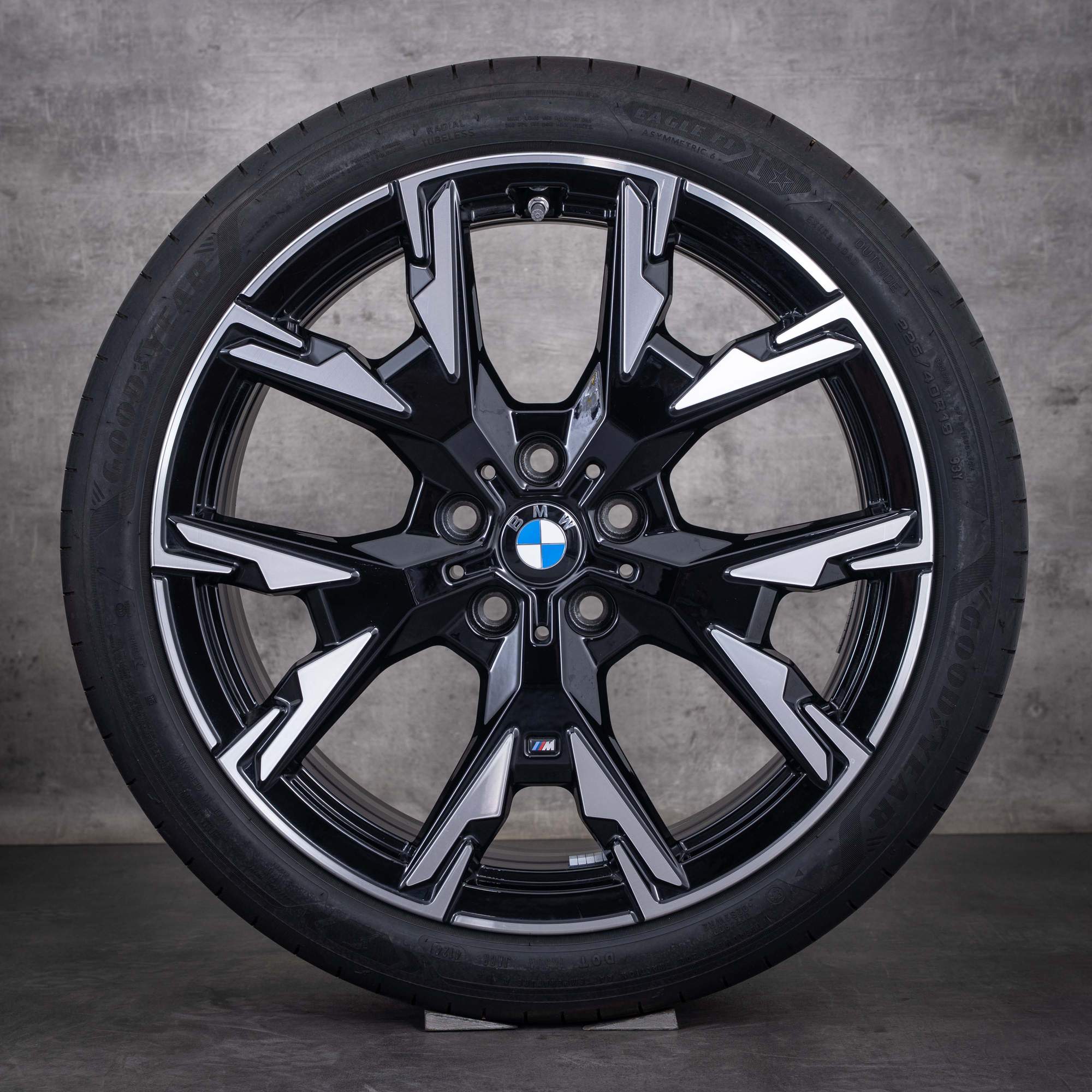 Oryginalne felgi BMW serii 1 i Serii 2 19 cali F70 F74 Gran Coupe opony letnie stylizacja 976 M 5A45267 czarne w technologii diamond cut
