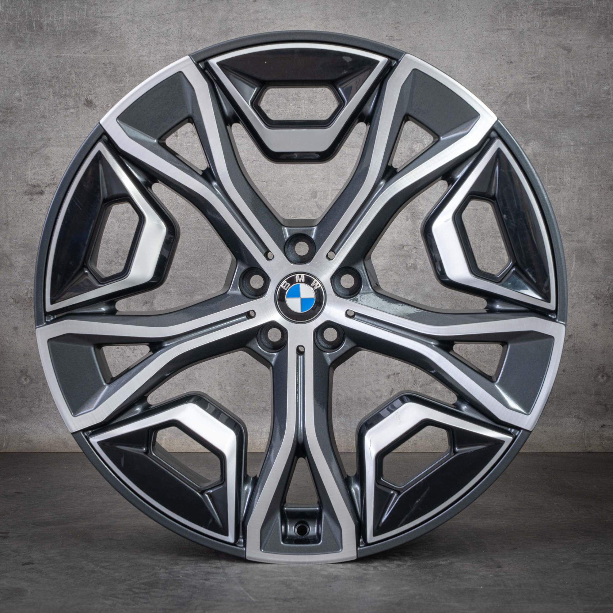 Oryginalne felgi BMW iX 22 cale i20 Styling 1020 5A02658 orbit grey polerowane