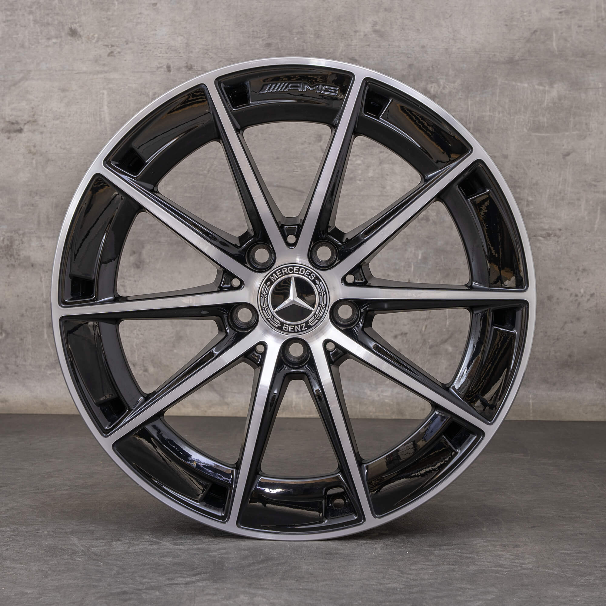 Alkuperäiset Mercedes Benz CLA 35 AMG vanteet 18 tuuman C118 A1184010500 musta kiillotettu.