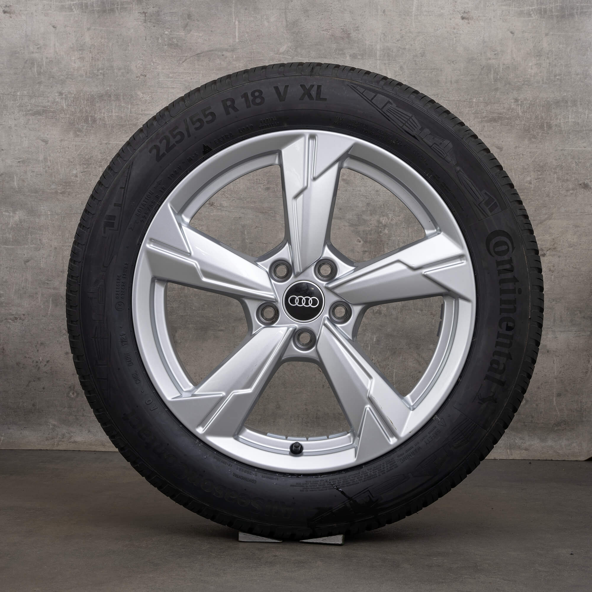 Alkuperäiset Audi A6 S6 all season renkaat 18 tuuman 4K C8 Rotor vanteet 4K0601025D hopea