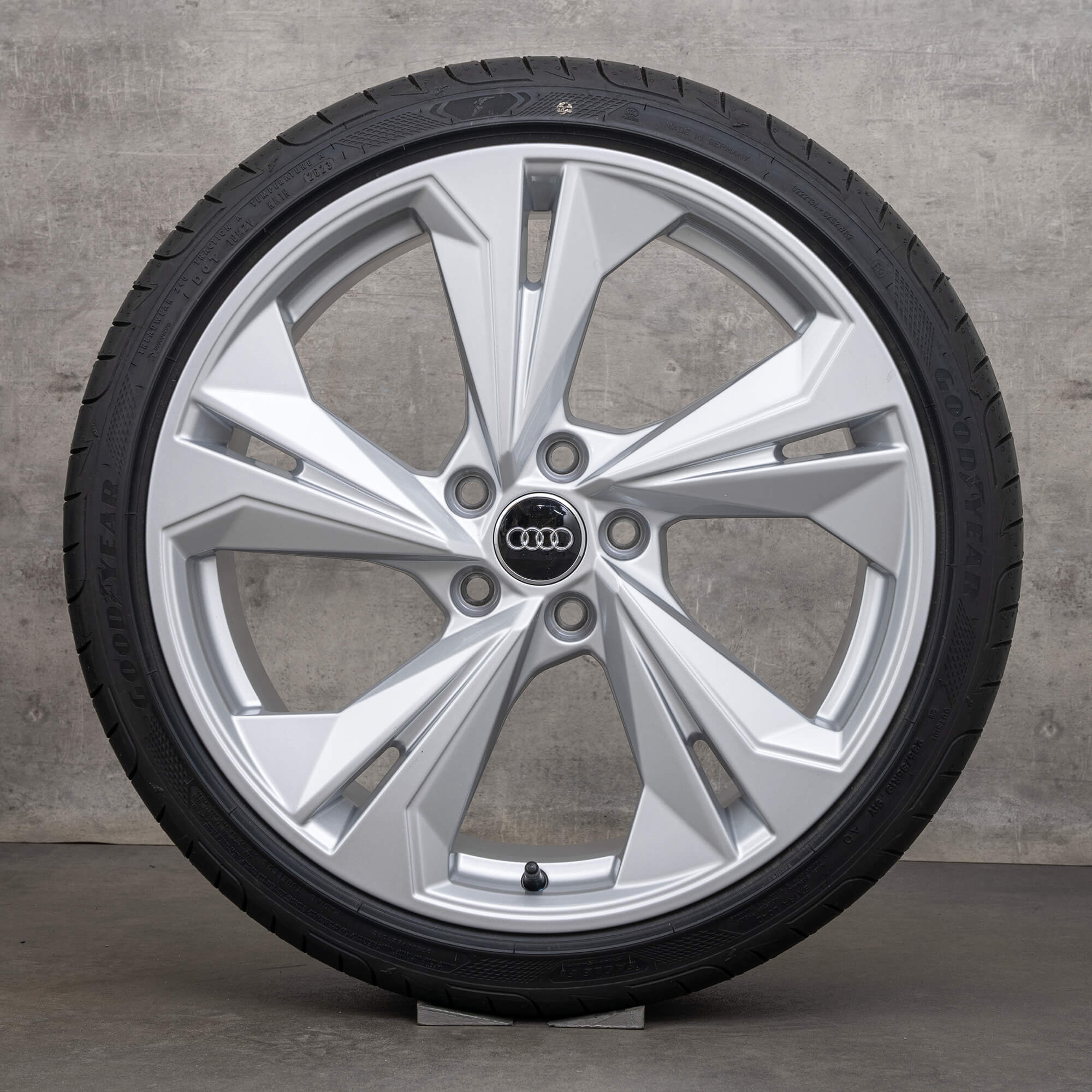 Original Audi A3 S3 RS3 fälgar 19 tum 8V 8Y 8Y0601025K silver glansig