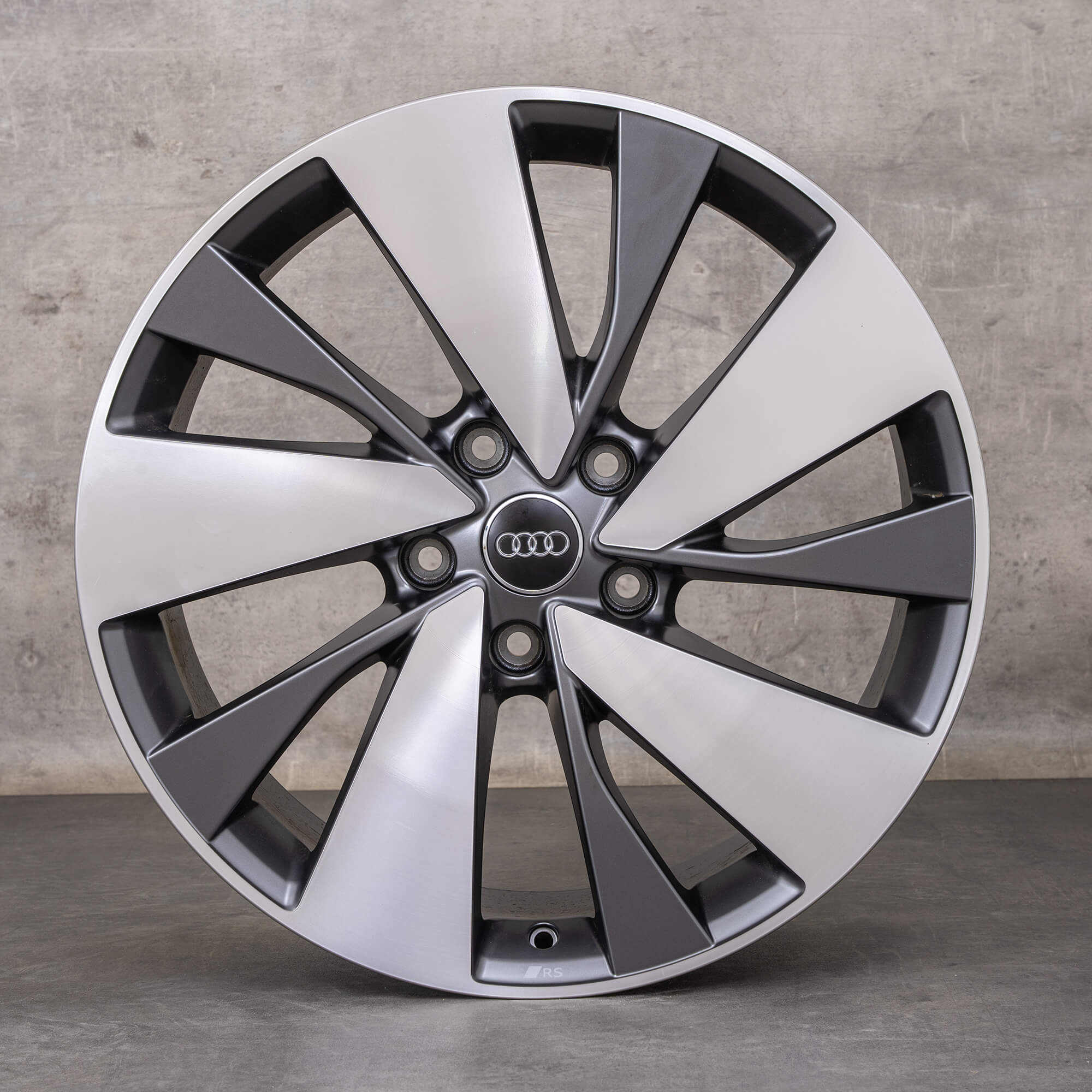 Oryginalne felgi Audi A6 S6 e-tron 20 cali GH 85E601025BB 85E601025BC tytan mat Polerowane