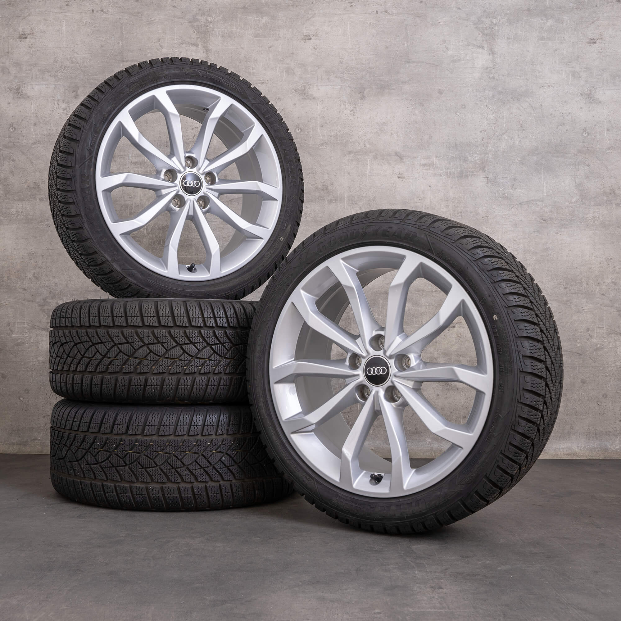 Originale Audi A4 S4 vinterhjul 18 tommer 8W B9 felger 8W0601025H sølv