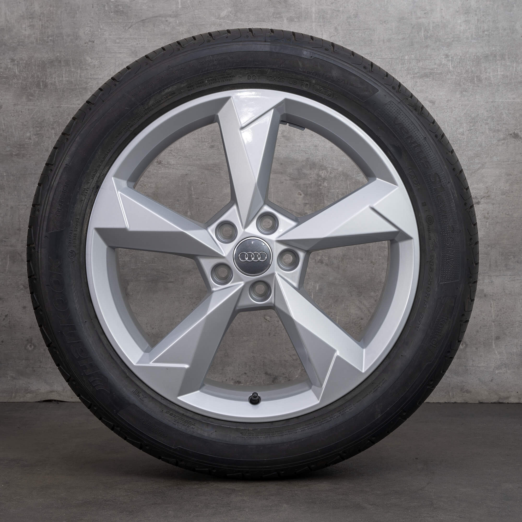 Alkuperäiset Audi Q3 -vanteet 19 tuuman F3-kesäpyörät 83A601025N Dynamic Design musta kiiltäväpintainen