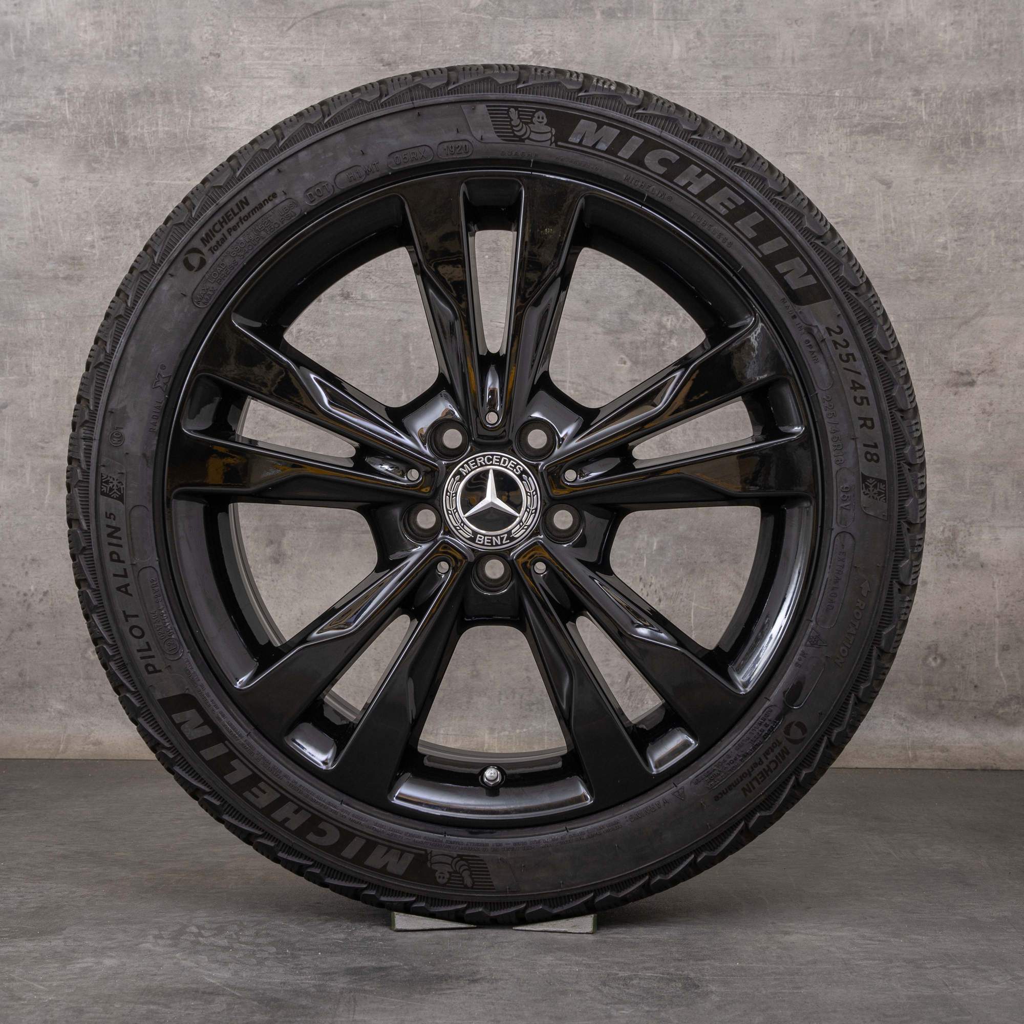 Alkuperäiset Mercedes Benz C-sarjan talvirenkaat 18 tuuman W205 S205 C205 A205 vanteet A2054012802 musta kiiltävä
