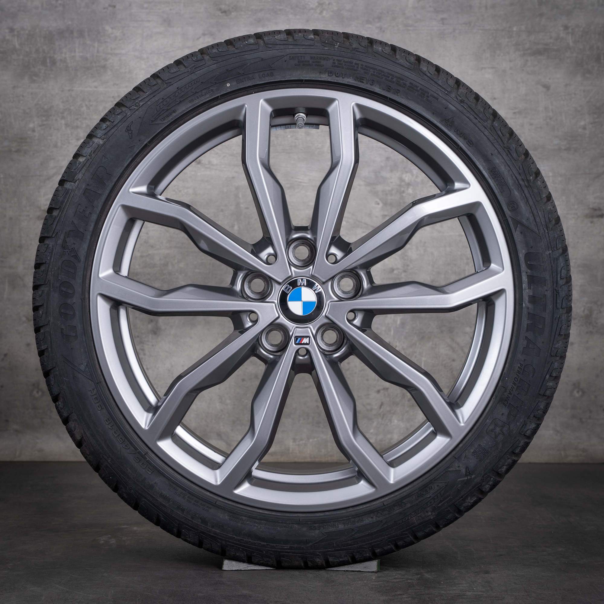 Oryginalne koła zimowe BMW serii 1 i Seria 2, 18 cali, F40, F44, Gran Coupe, stylizacja 771 M, 6877550, kolor ferric grey, połysk