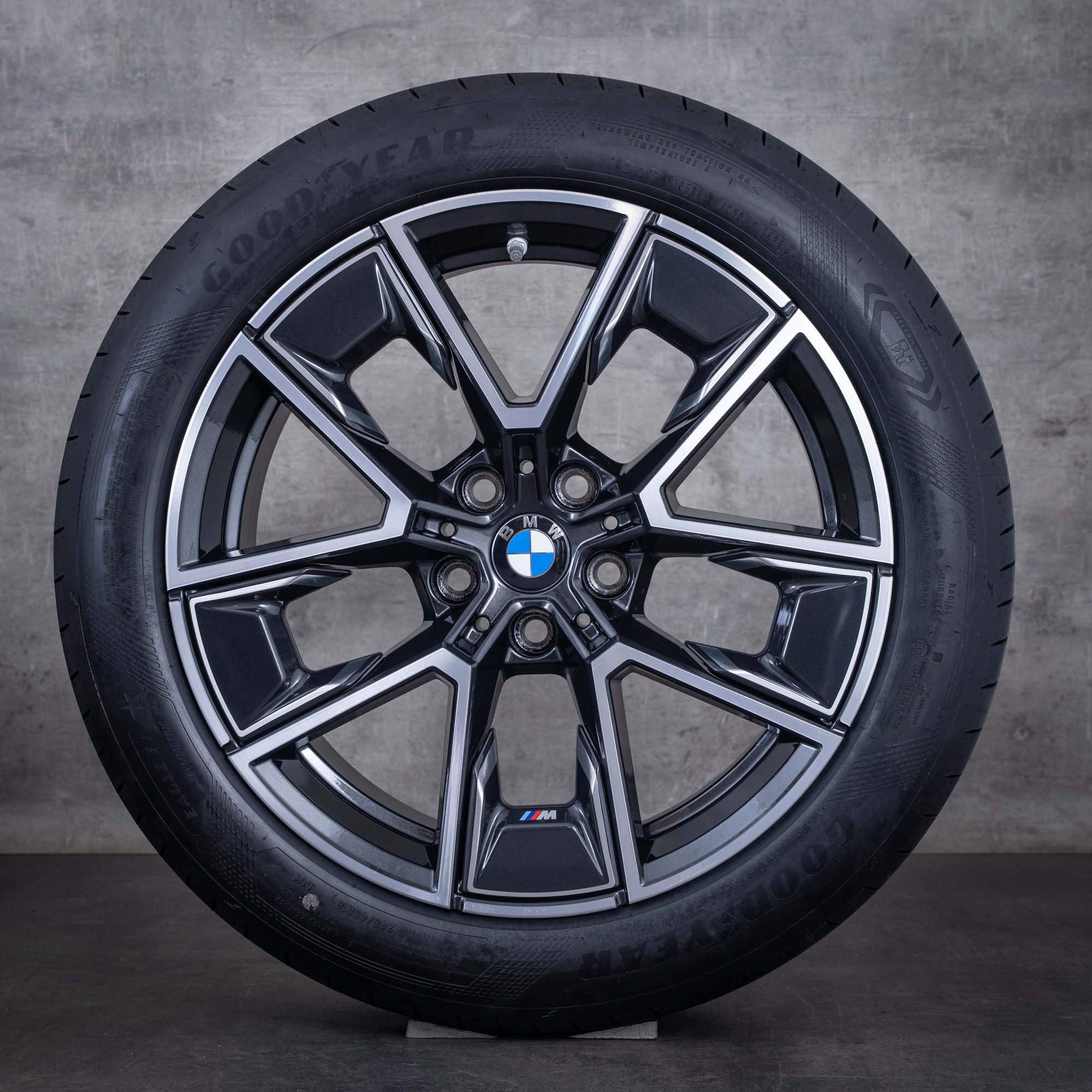 OEM BMW 4 Series i4 18inch G26 Gran Coupe summer wheels Styling 858 M 8747286 Midnight Gray front diamond cut