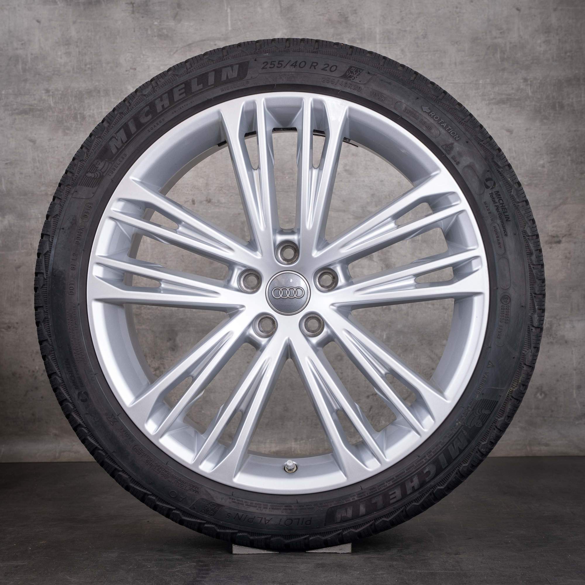 Originele Audi A7 S7 winterbanden op velg 20 inch 4K C8 velgen 4K8601025F glanzend zilver - wiel 4 van 4