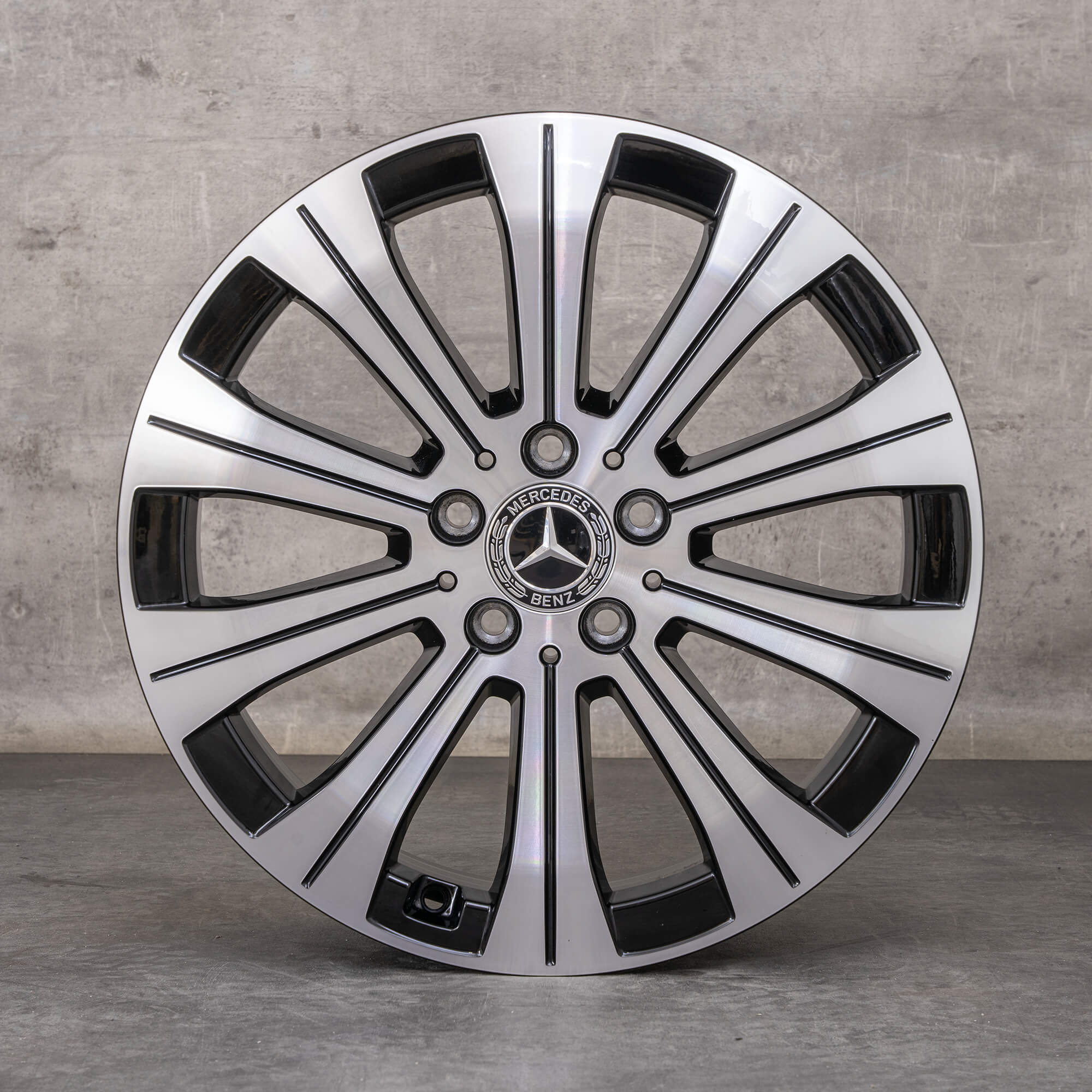 Alkuperäiset Mercedes Benz EQA EQB vanteet 18 tuuman H243 X243 A2434010000 musta kiillotettu.