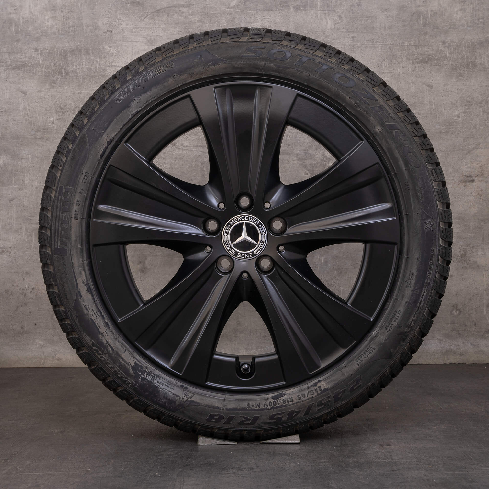 Alkuperäiset Mercedes Benz E-sarjan talvirenkaat 18 tuuman W213 S213 C238 A238 vanteet A2134013700 musta matta