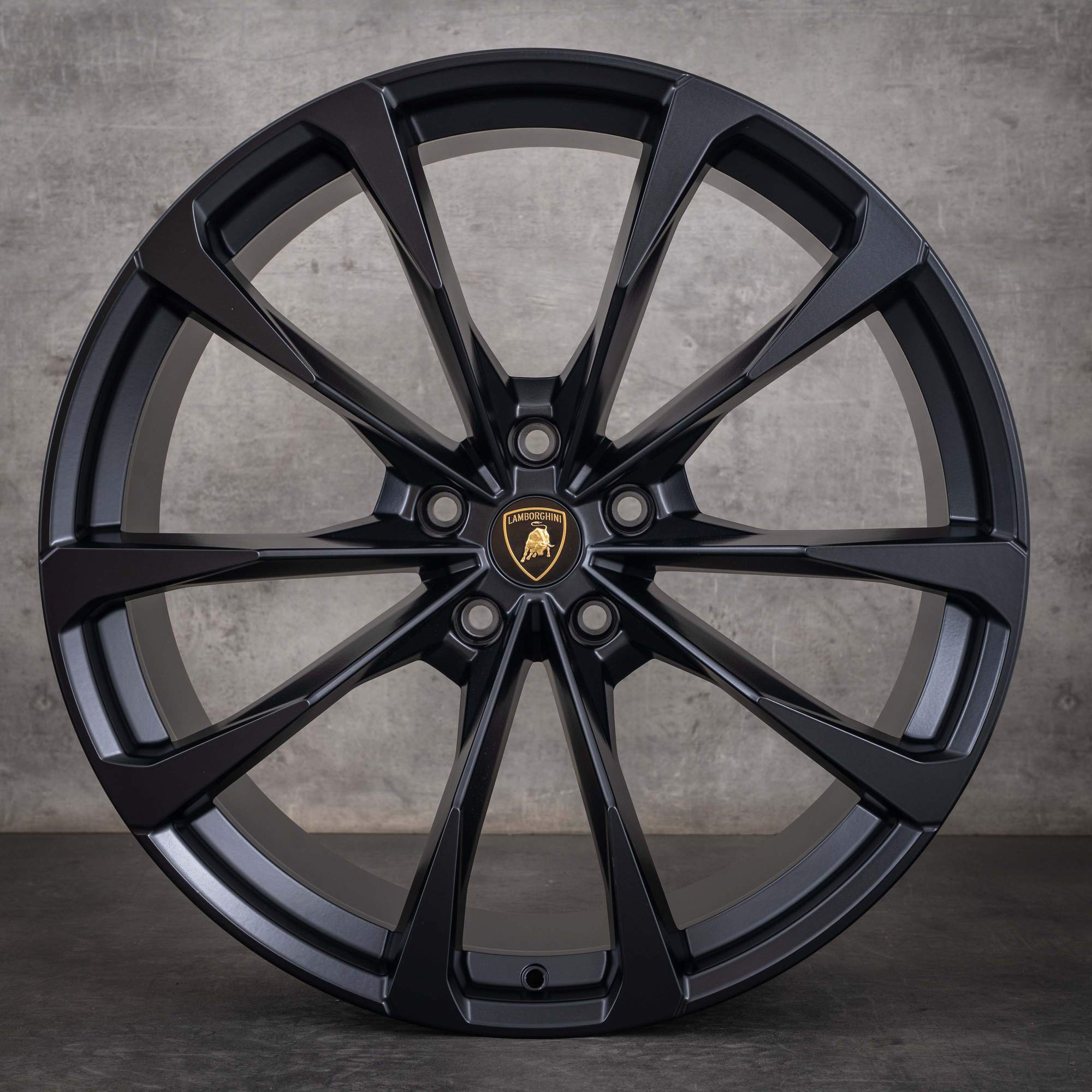 Alkuperäiset Lamborghini Urus -talvirenkaat 23 tuuman vanteet 4ML601025AQ 4ML601025AR mattamusta