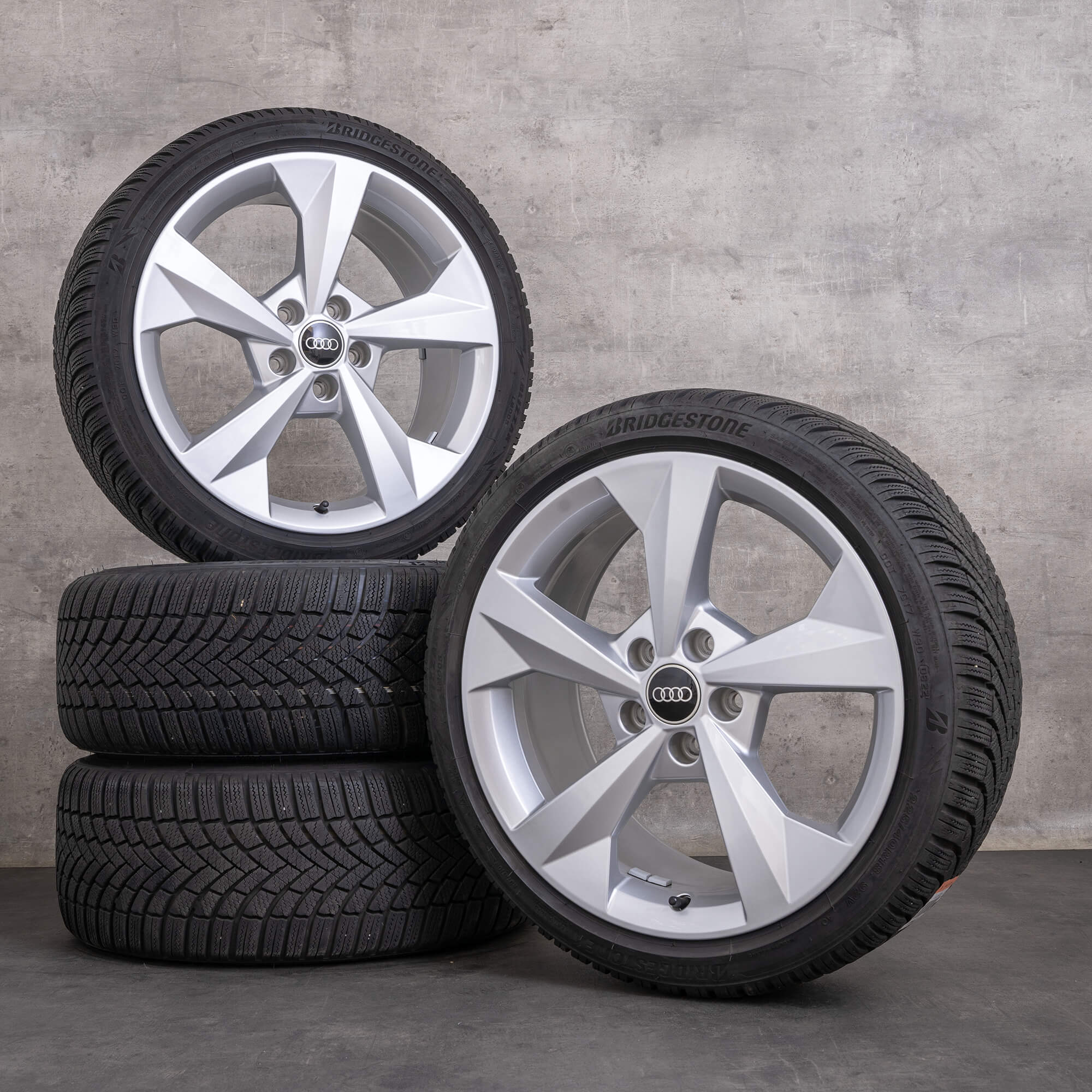 Autentico Audi A3 S3 ruote invernali 18 pollici 8Y 8V cerchi 8Y0601025J argento