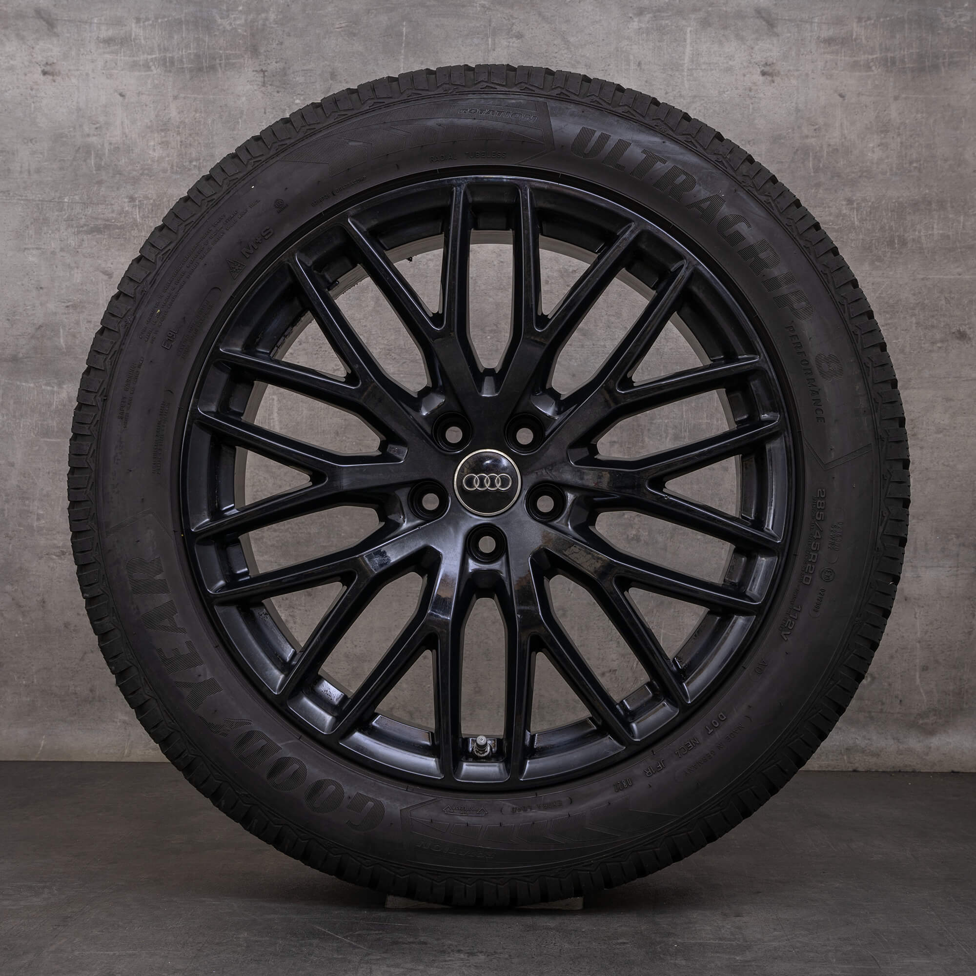 Oryginał Audi Q7 SQ7 koła zimowe 20 cali 4M felgi 4M0601025BJ czarne błyszczące