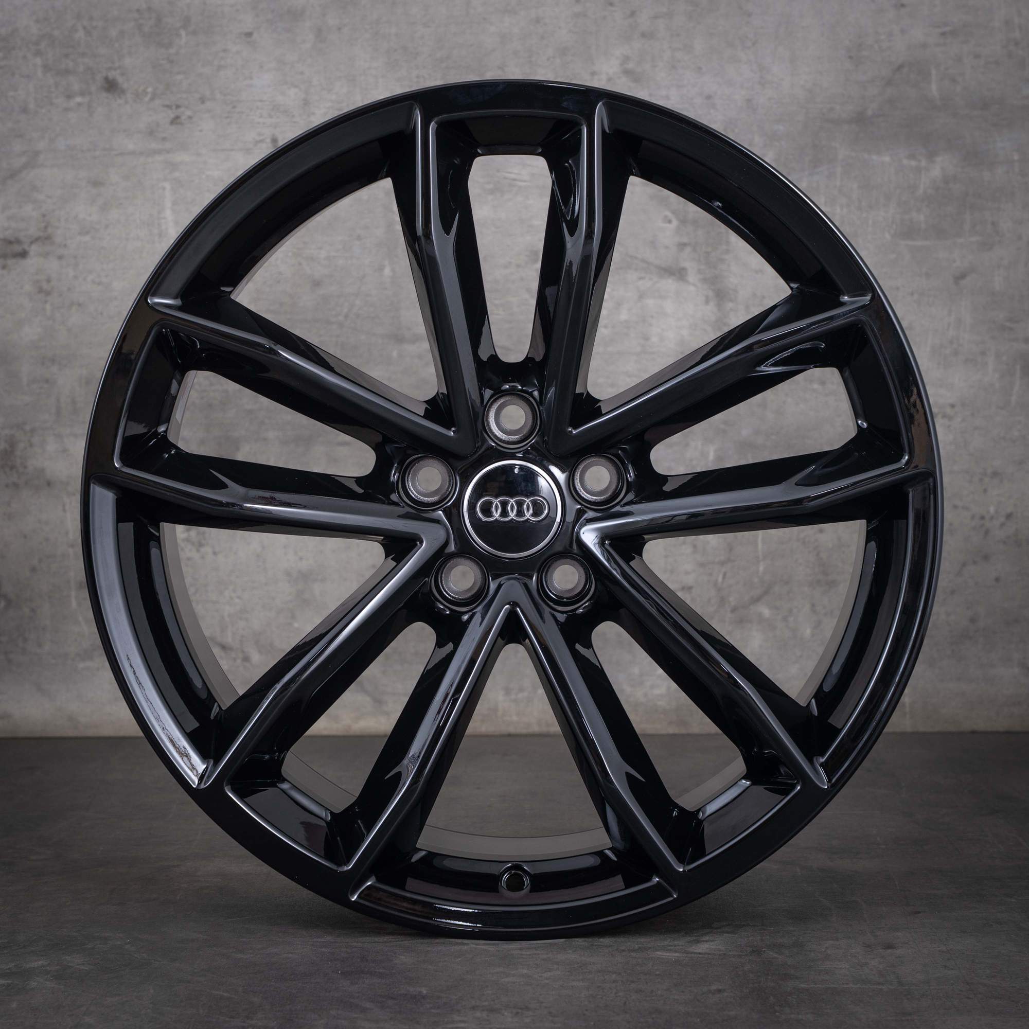 Oryginalne felgi Audi A5 S5 19 cali F5 8W B9 8W0601025DF Cavo Design, czarne z połyskiem