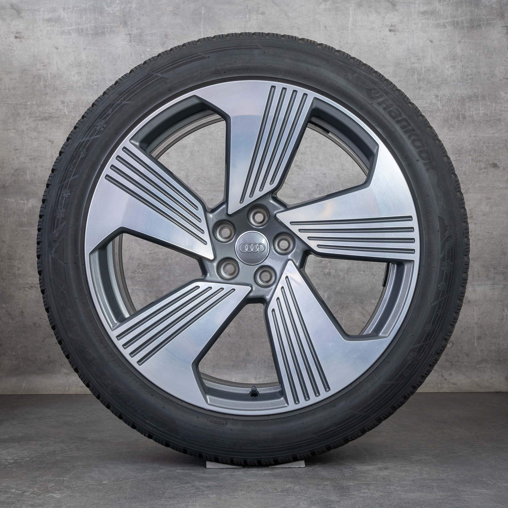 Jantes e pneus inverno originais Audi Q8 e-tron GE jantes de 21 polegadas 4KE601025F turbinas titânio polido