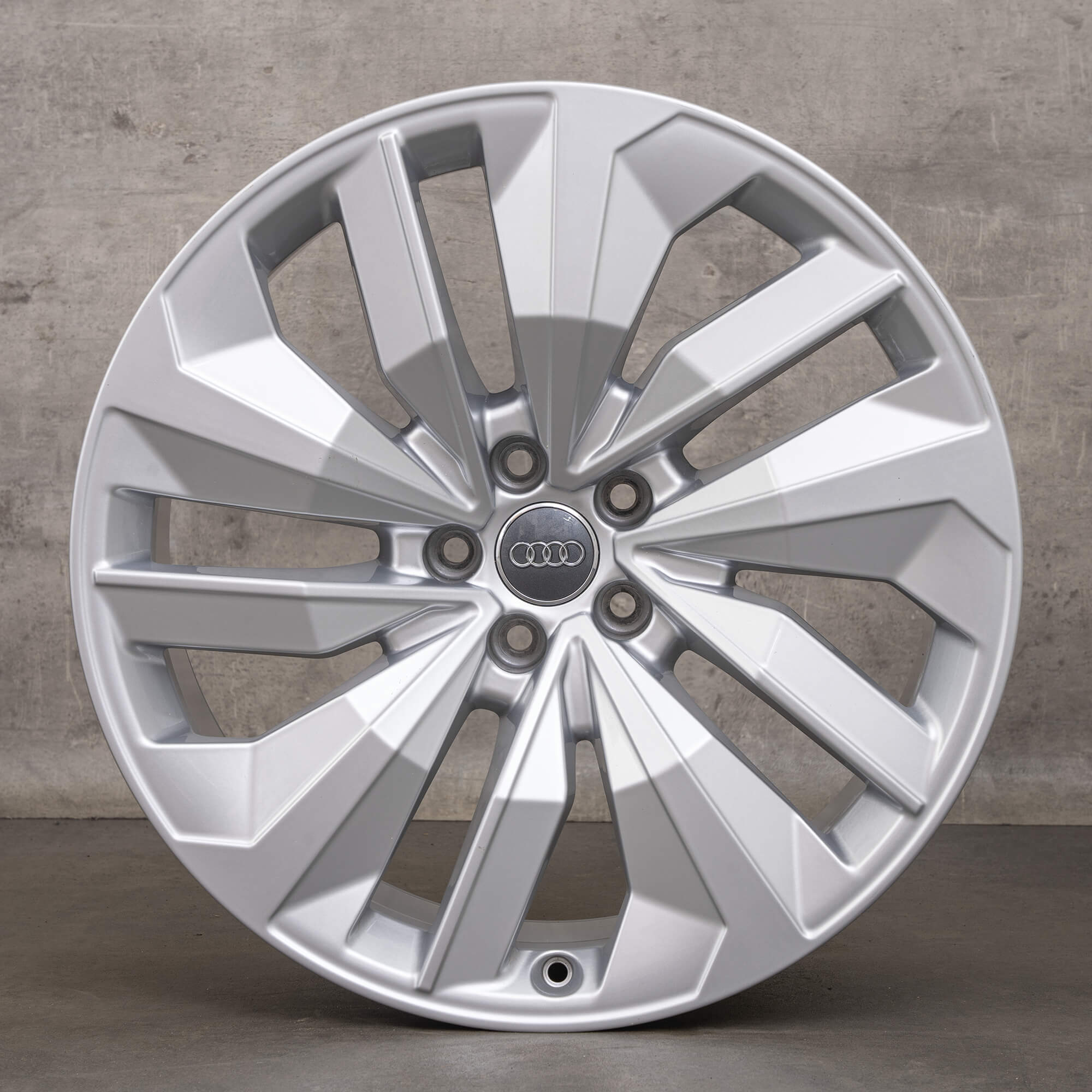 Oryginał Audi Q8 e-tron GE Sportback 20-calowe felgi 4KE601025N srebrne