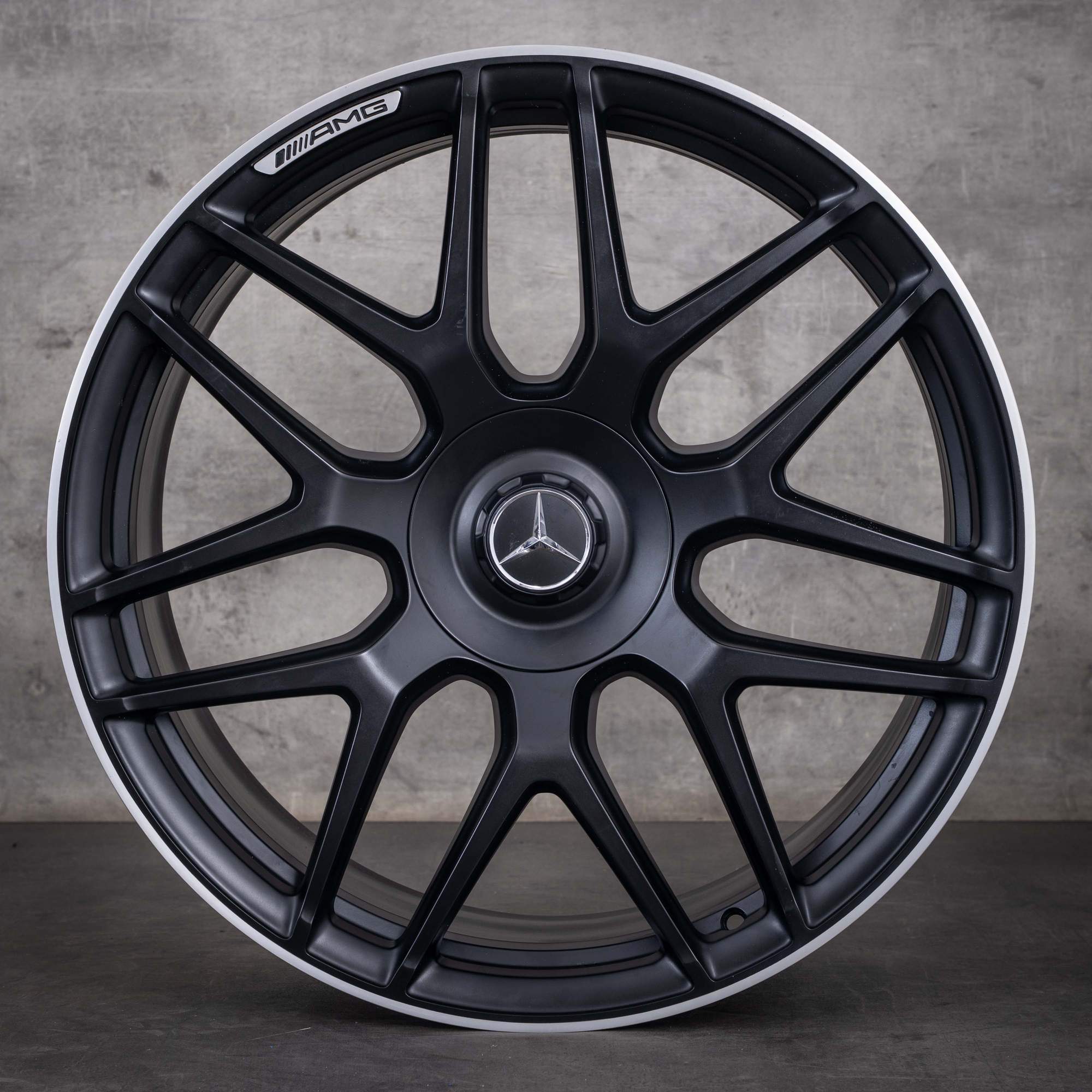 Originalfälgar till Mercedes-Benz G-Klass G63 AMG 22 tum W465 W463A A4634012000 matt svart frontpolerad korsspak