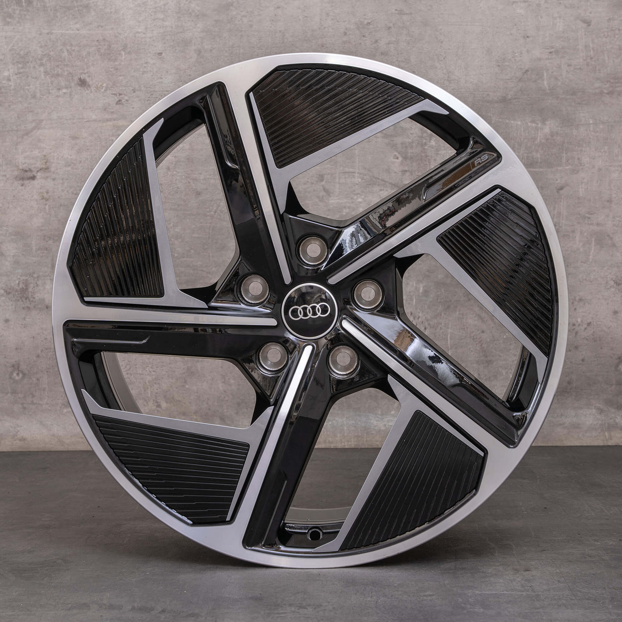 Original Audi e-tron GT fälgar 20 tum FW Gran Turismo Aero 4J3601025F 4J3601025H svart glansig svarvad NY