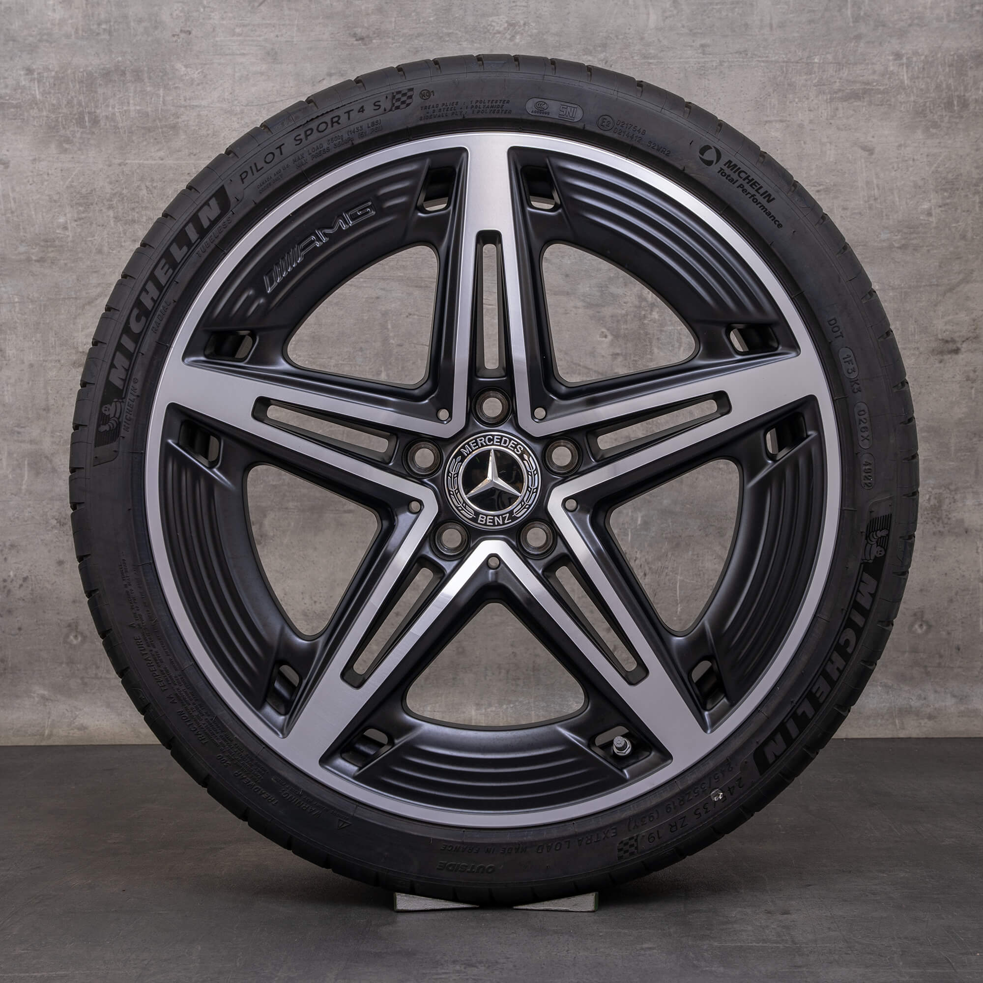 Original Mercedes Benz CLA 35 AMG Felgen 19 Zoll Shooting Brake X118 Sommerräder A1184010600 schwarz matt glanzgedreht