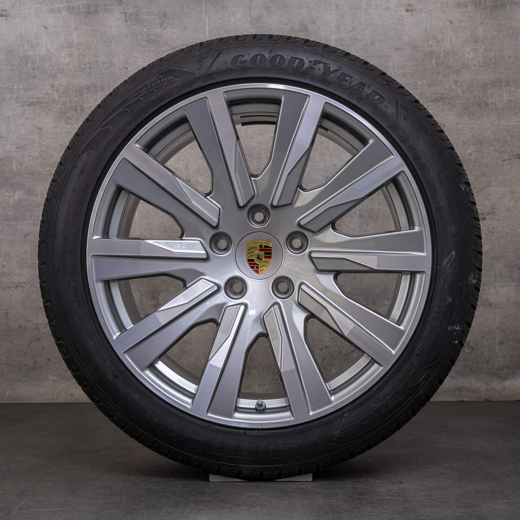 Alkuperäiset Porsche Taycan talvirenkaat 20 tuuman 9J1 II vanteet 9J1601025L 9J1601025M kiillotettu platinahopea