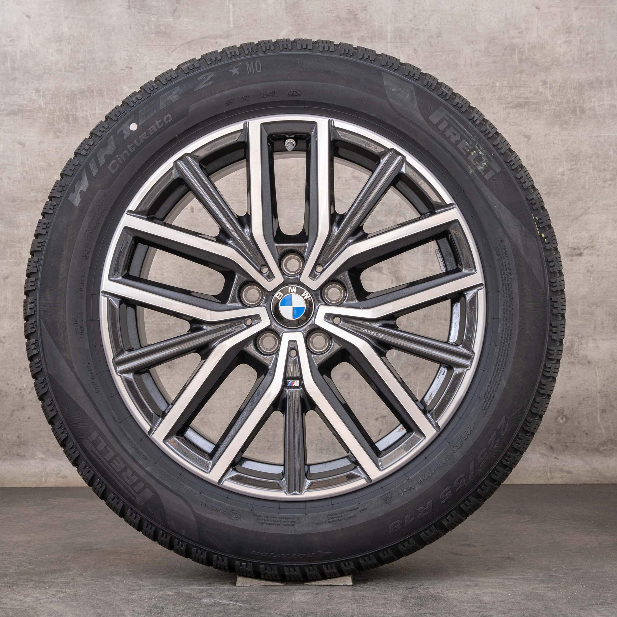 Originale BMW X1 iX1 X2 iX2 vinterdæk med fælge 18 tommer U11 U10 styling 838 M 6891179 midnatsgrå poleret