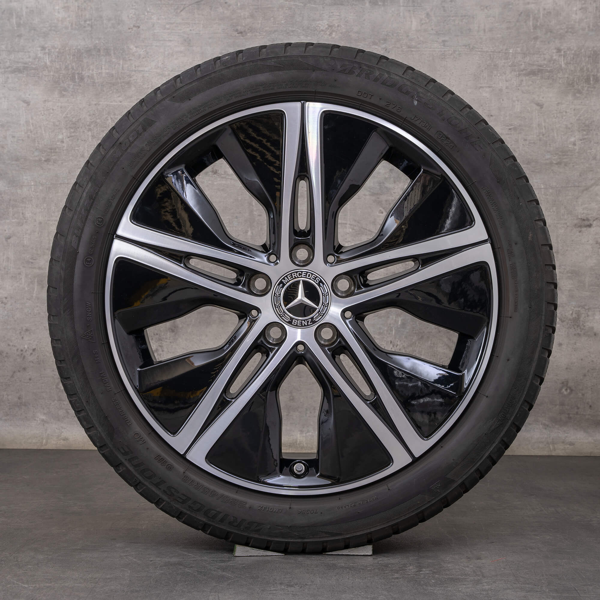 Alkuperäiset Mercedes Benz A B-sarja CLA talvirenkaat 18 tuuman W177 V177 W247 C118 X118 vanteet A1774010500 musta kiillotettu