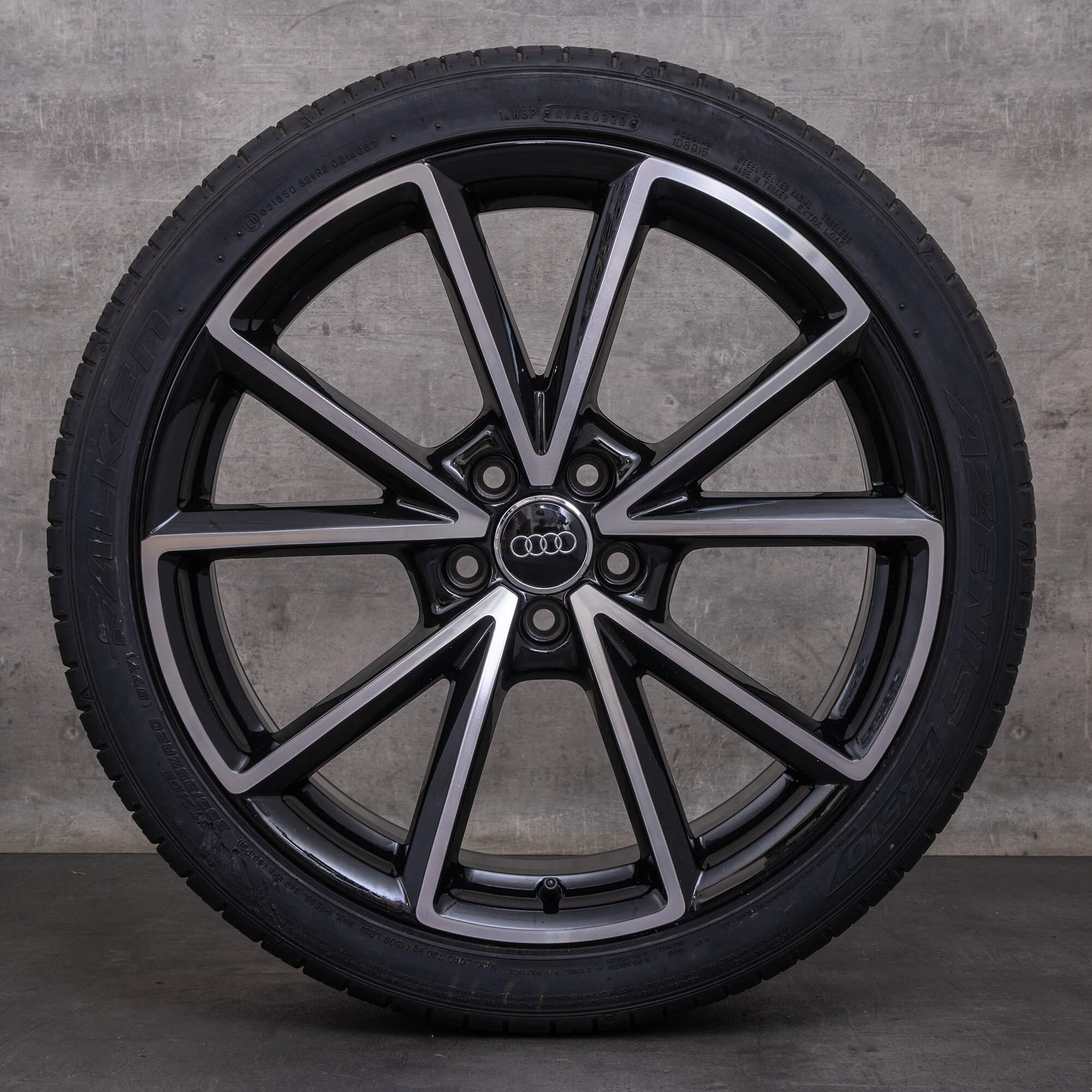 Alkuperäiset Audi Q3 RSQ3 vanteet 20 tuuman 8U kesäpyörät 8U0601025AK musta kiillotettu käännetty.