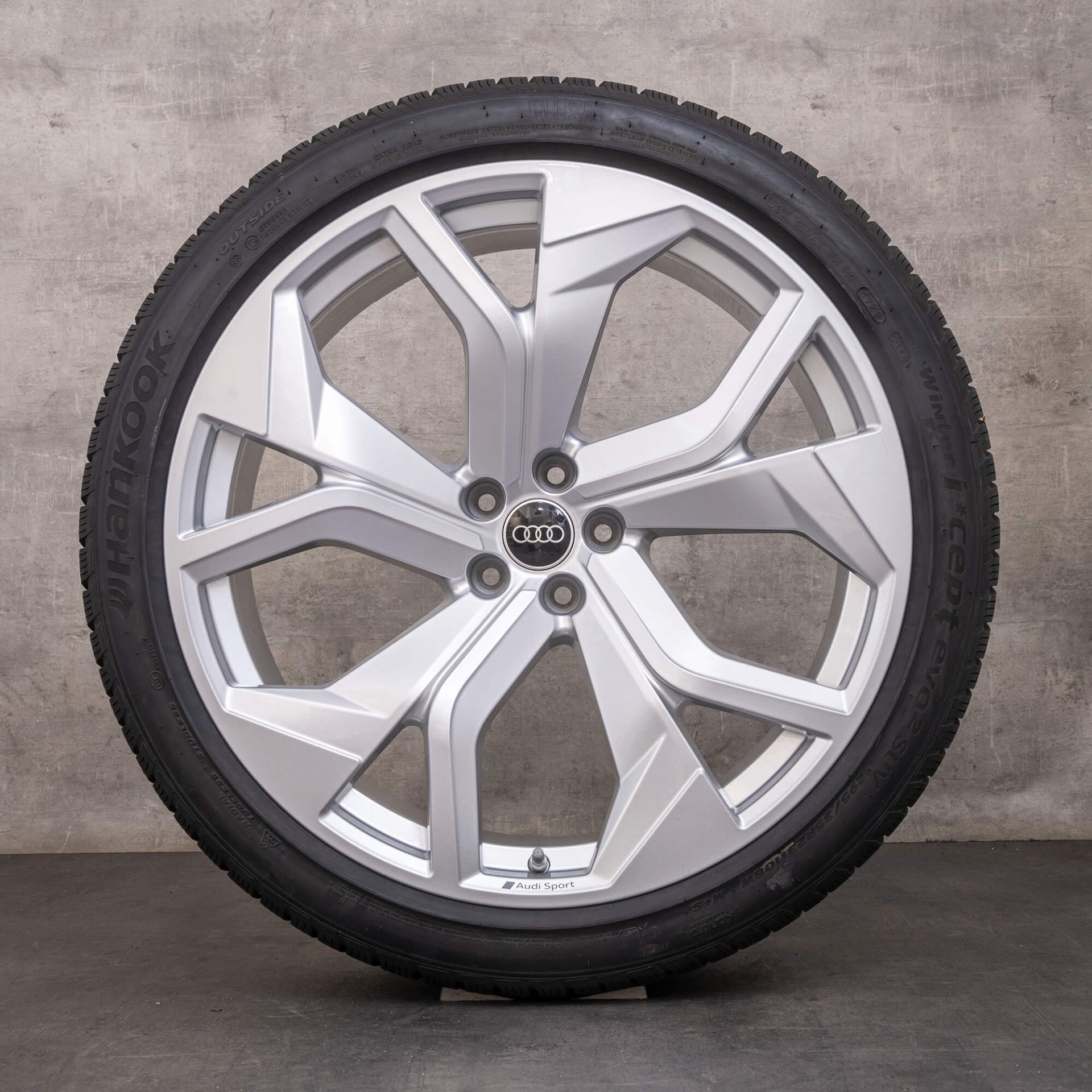 OEM Audi RS Q8 snow tire packages 23 inch 4M8 rims 4M8601025AG Rotor ...