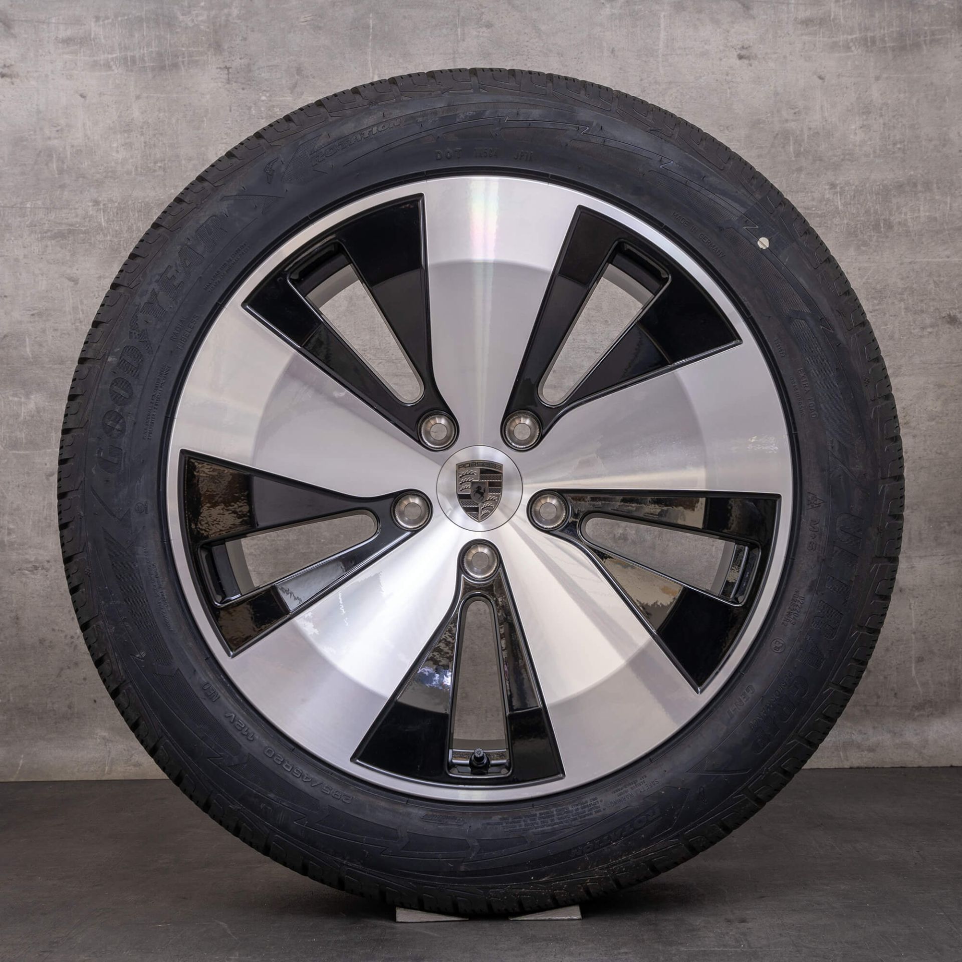 Originale Porsche Macan Electric vinterdæk med fælge 20 tommer 95C601025B 95C601025C sort blank